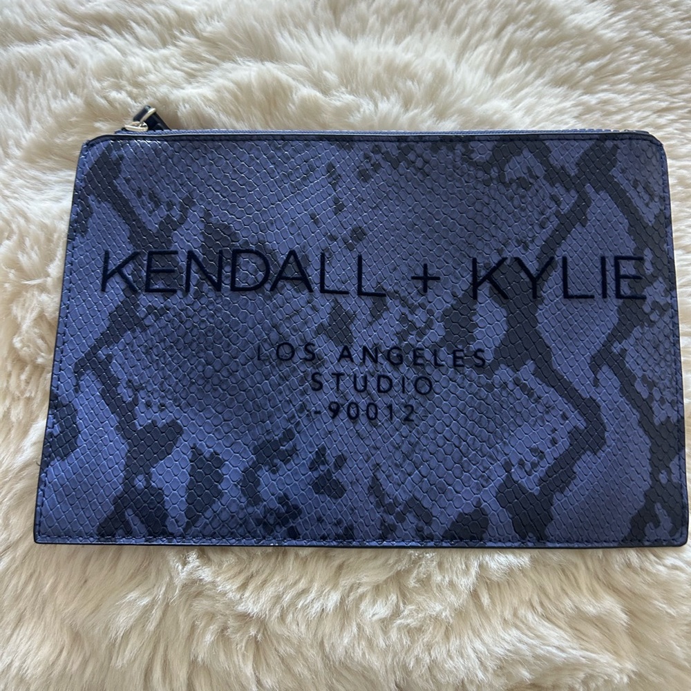 Kendall & Kylie • Navy Patterned Clutch •
